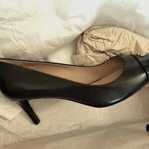 Tory Burch Pump,  size 6M,  color Black, almost Brand New